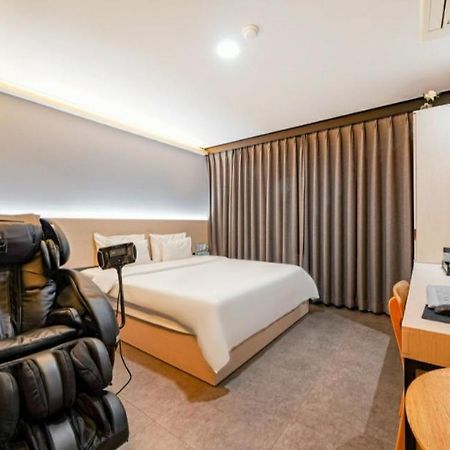 Hotel The May Пусан Екстериор снимка