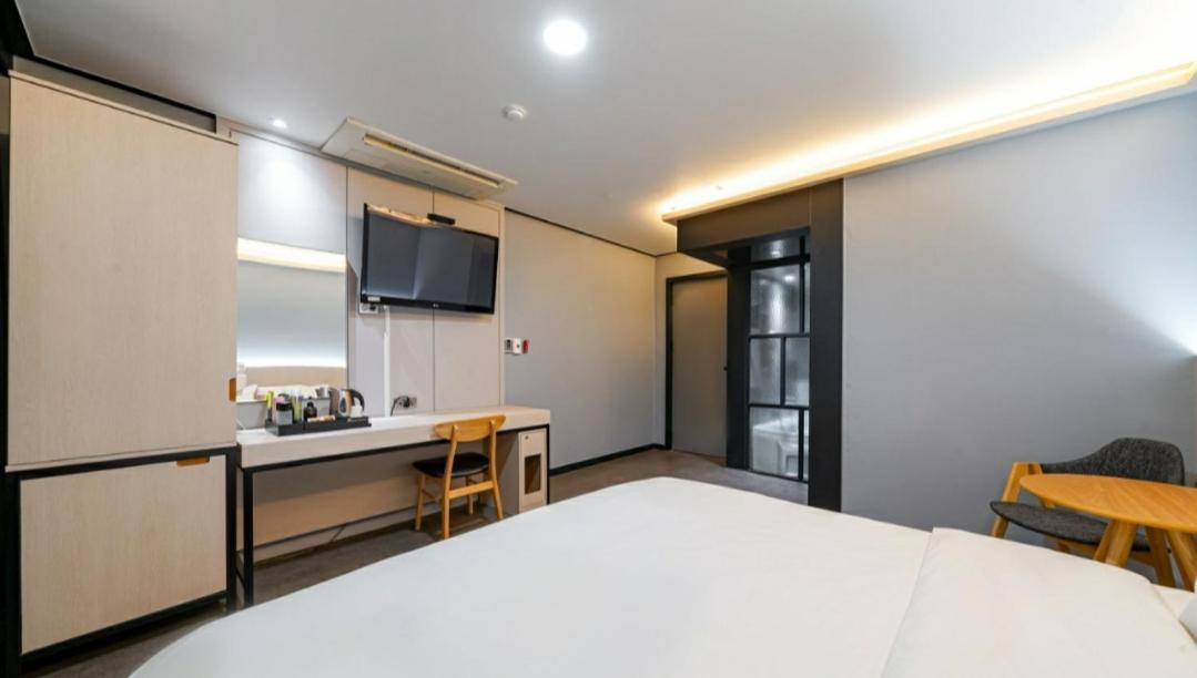 Hotel The May Пусан Екстериор снимка