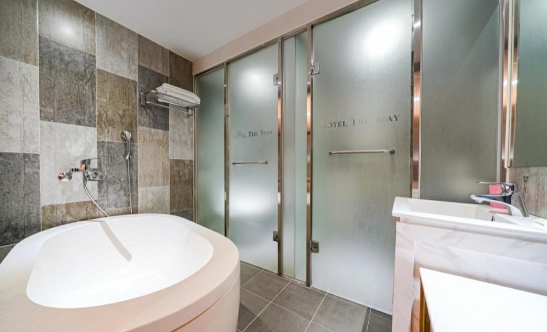 Hotel The May Пусан Екстериор снимка