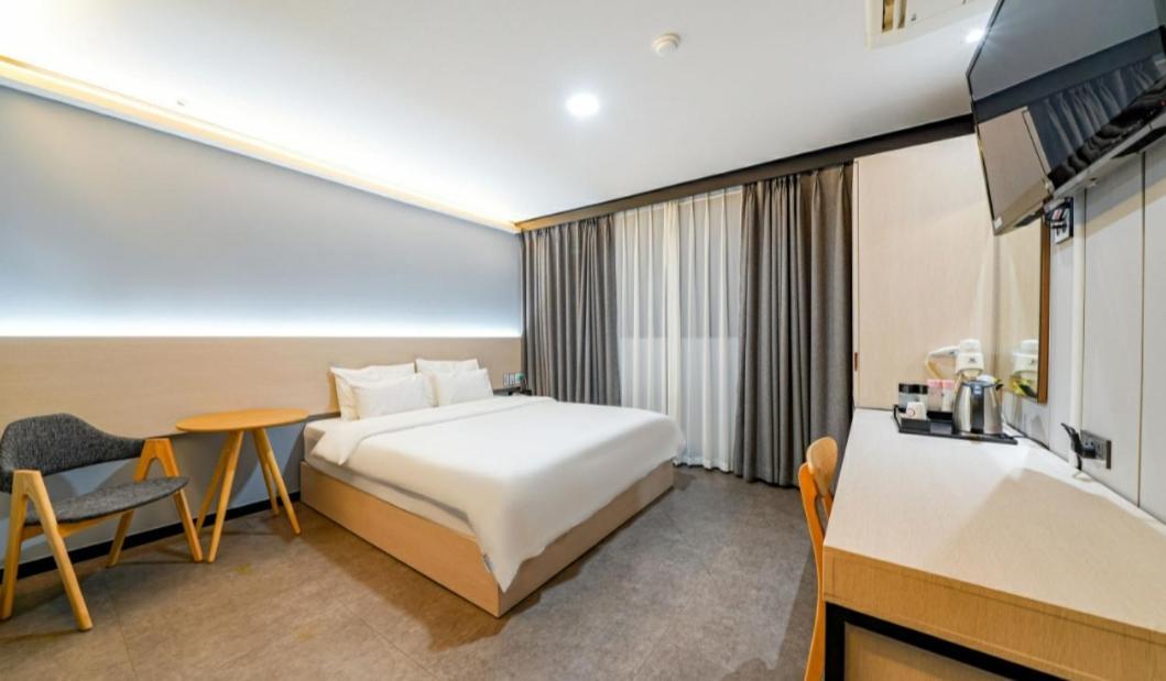 Hotel The May Пусан Екстериор снимка