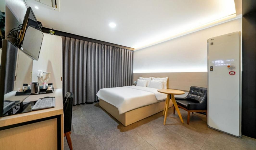 Hotel The May Пусан Екстериор снимка