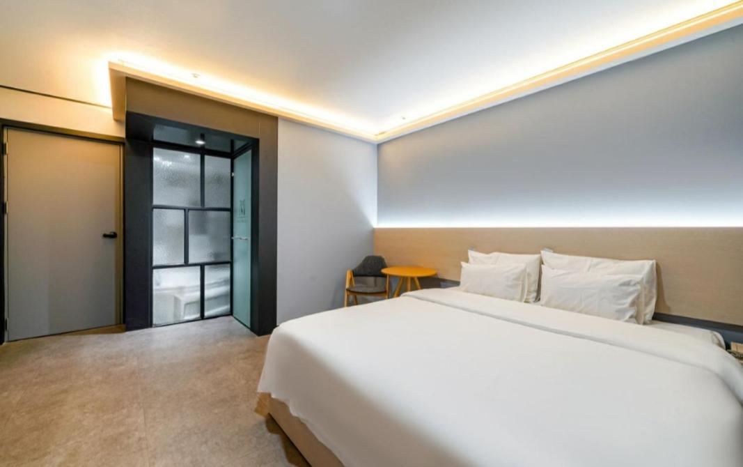 Hotel The May Пусан Екстериор снимка