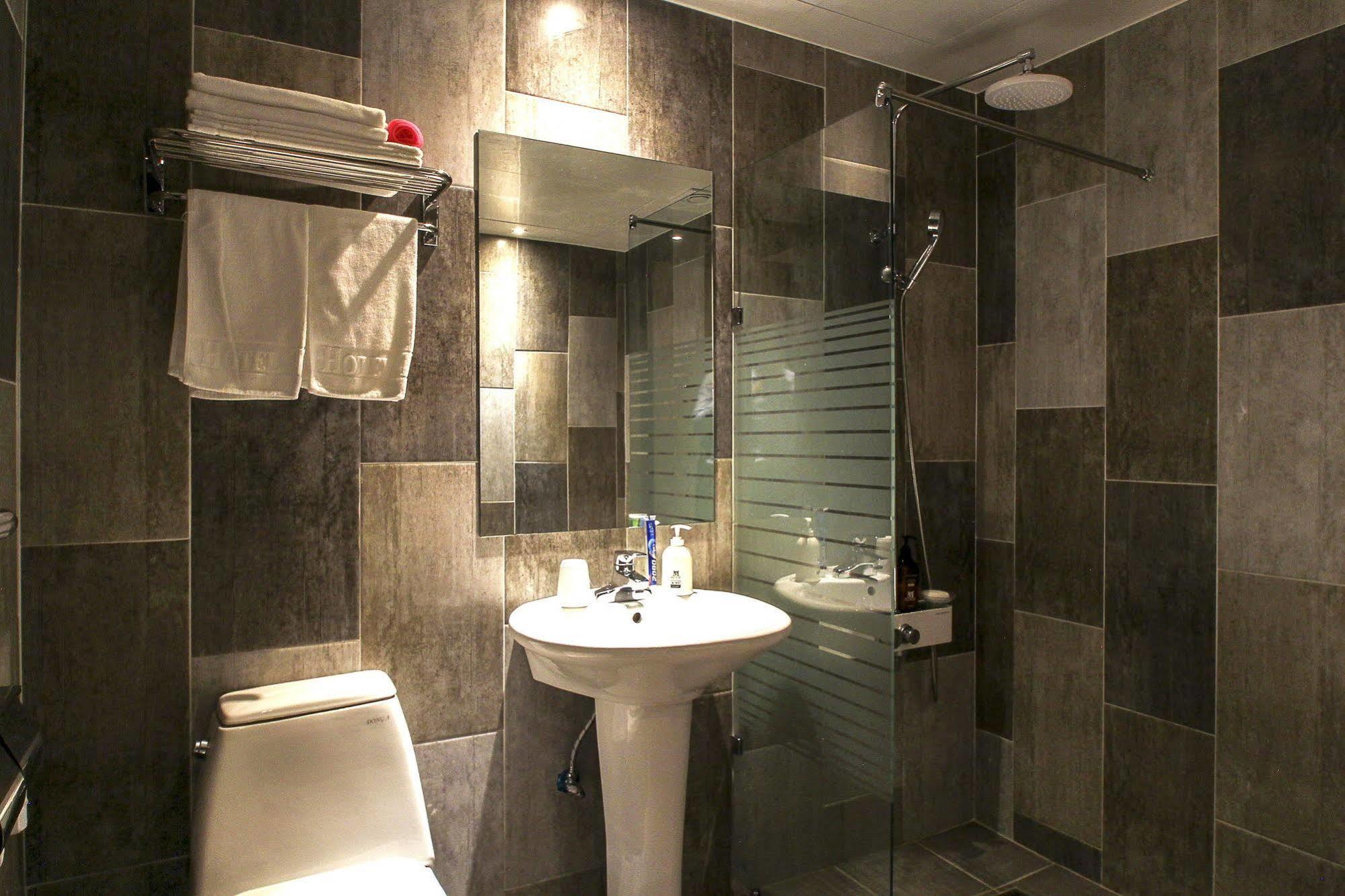 Hotel The May Пусан Екстериор снимка